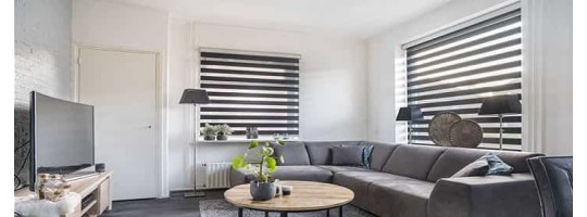 Zonwerende raambekleding: stijl, comfort en koelte in jouw huis