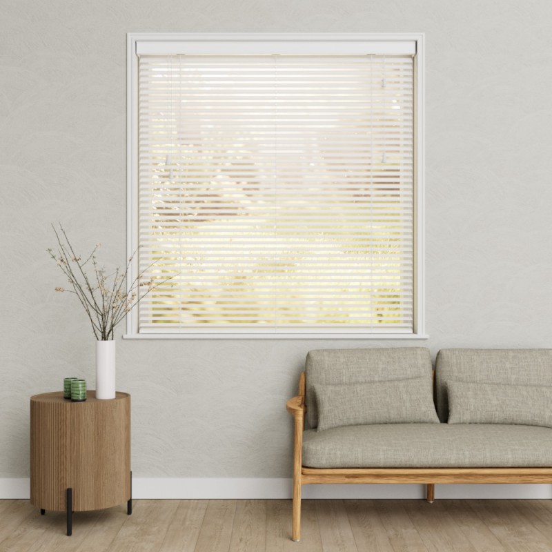 Lichte jaloezieen voor de provenciale interieurstijl